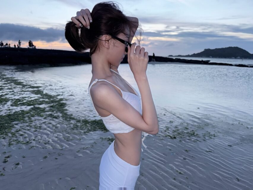 Billlie Sheon 5 853x640 1 News mozo